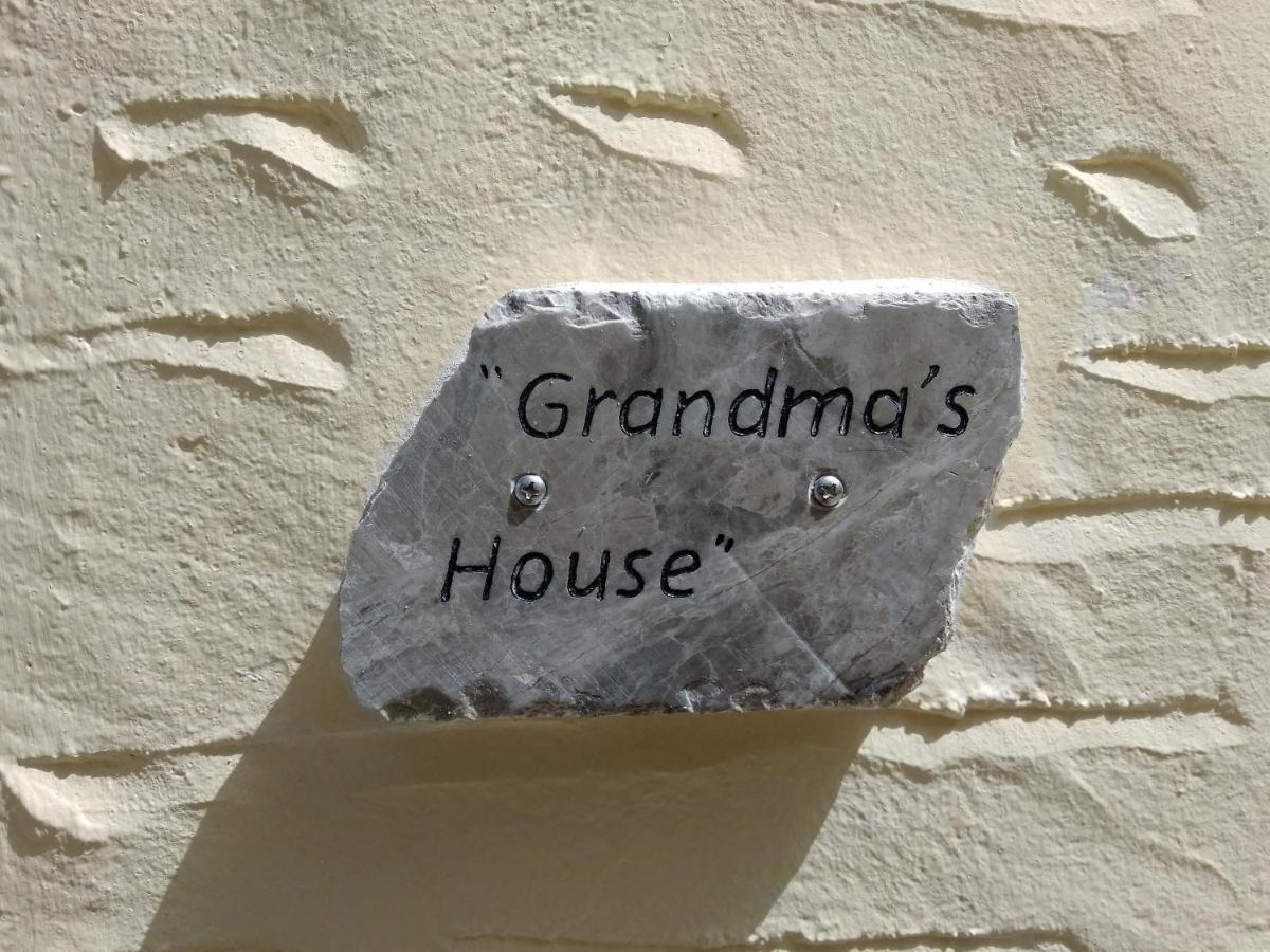 Grandma'S House Lejlighed Simi Eksteriør billede